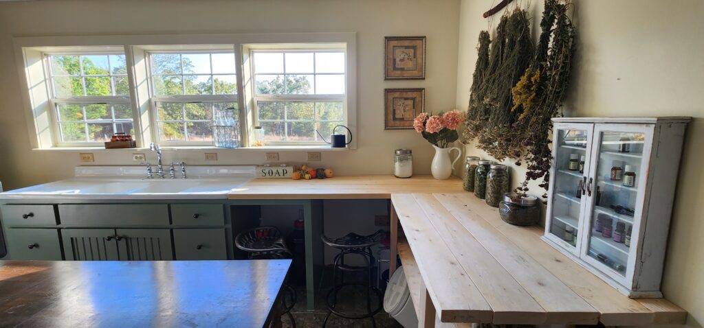 finished laundry room DIY countertop